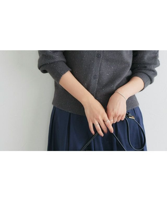 【ピエロ/Pierrot】のラメニットカーディガン インテリア・キッズ・メンズ・レディースファッション・服の通販 founy(ファウニー) 　ファッション　Fashion　レディースファッション　Fashion for Women　トップス・カットソー　Cut & Sew Tops　ニット　Knit Tops & Sweaters　カーディガン・羽織り　Layered Style Cardigans　おすすめ　Recommended / Our Picks　クロップド　Cropped, Short Length　シンプル　Simple, Minimal　バランス　Balance, Style Balance　プチプライス・低価格　Affordable / Budget Price　167cm / チャコール / M|ID: prp329100004975975 ipo3291000000037300086