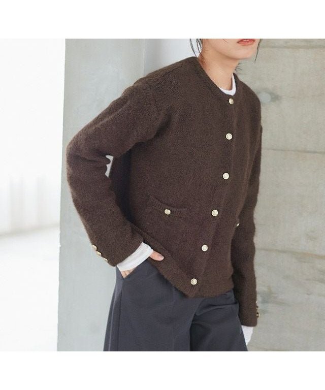 【ピエロ/Pierrot】のゴールドボタンニットカーディガン インテリア・キッズ・メンズ・レディースファッション・服の通販 founy(ファウニー) 　ファッション　Fashion　レディースファッション　Fashion for Women　トップス・カットソー　Cut & Sew Tops　ニット　Knit Tops & Sweaters　カーディガン・羽織り　Layered Style Cardigans　おすすめ　Recommended / Our Picks　シンプル　Simple, Minimal　プチプライス・低価格　Affordable / Budget Price　羽織　Haori, Light Jacket　167cm / ブラウン / M|ID: prp329100004975982 ipo3291000000037300118