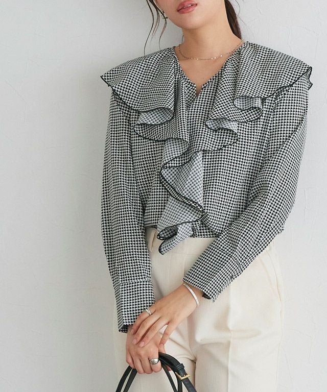 【ピエロ/Pierrot】の千鳥柄フリルブラウス 大人の最旬トレンドファッション＆コーディネート founy(ファウニー) 　ファッション　Fashion　レディースファッション　Fashion for Women　トップス・カットソー　Cut & Sew Tops　シャツ・ブラウス・オフィスカジュアル　Elegant Blouses & Button-Ups　おすすめ　Recommended / Our Picks　シンプル　Simple, Minimal　デニム　Denim, Jeans Material　フリル　Frill, Ruffle　プチプライス・低価格　Affordable / Budget Price　ボトム　Bottoms, Lower Wear　エレガント 上品　Elegant　 other-1|ID: prp329100004975984 ipo3291000000037300123