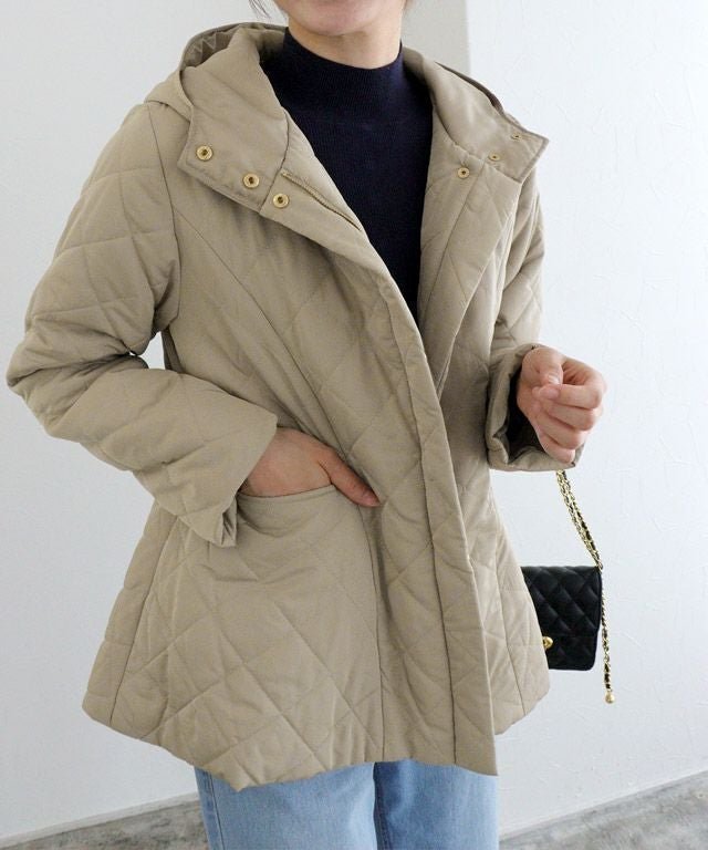 【ピエロ/Pierrot】のフードキルティングブルゾン インテリア・キッズ・メンズ・レディースファッション・服の通販 founy(ファウニー) 　ファッション　Fashion　レディースファッション　Fashion for Women　アウター　Coat / Outerwear Collection　レディースジャケット・軽アウター　Jackets　ブルゾンジャケット・スポーティアウター　Blouson Jackets　キルティング　Quilted, Quilting　フレア　Flare, Flared　プチプライス・低価格　Affordable / Budget Price　163cm / グレージュ / M|ID: prp329100004975992 ipo3291000000037300153