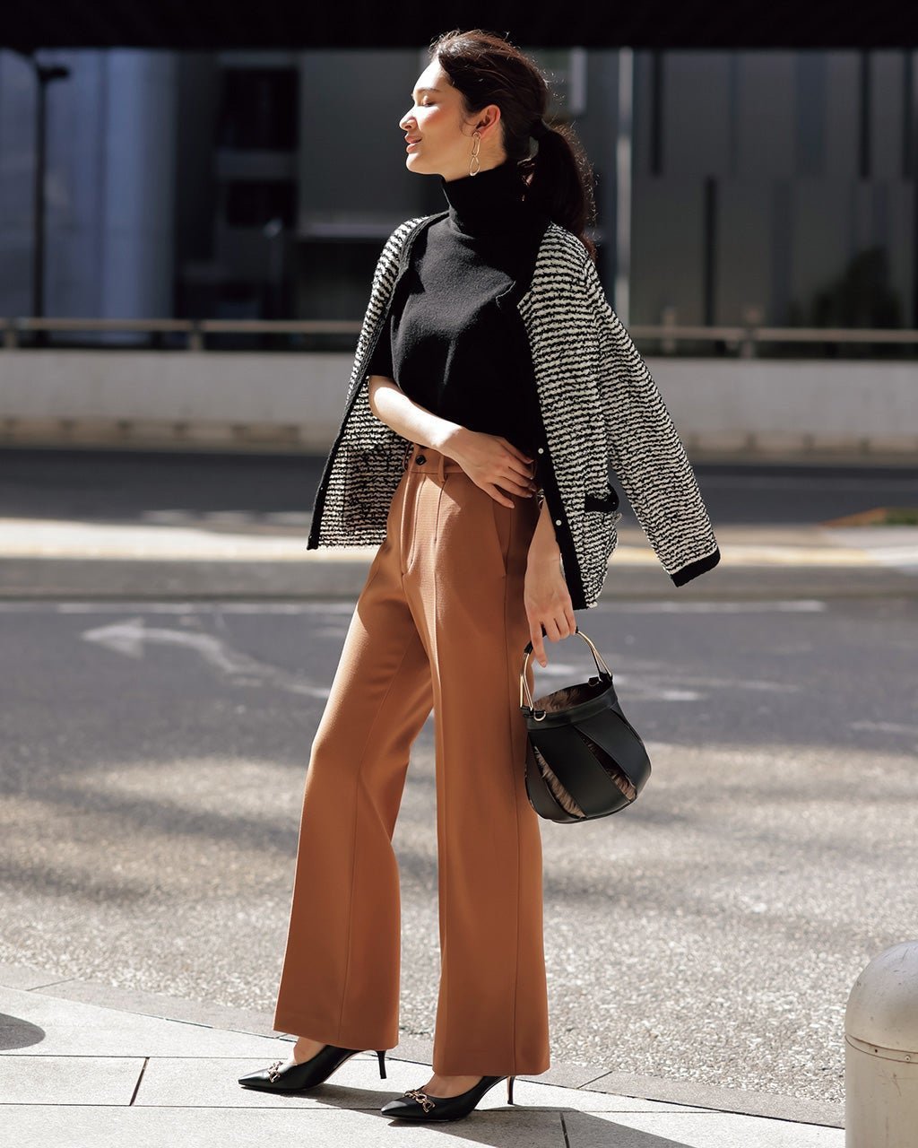 【ドゥクラッセ/DoCLASSE】のカルゼダブルクロス・セミワイドフレア70㎝ 人気、トレンドファッション・服の通販 founy(ファニー) 　ファッション　Fashion　レディースファッション　Fashion for Women　パンツ　Pants & Trousers　ストレッチ　Stretch, Stretchy Fabric　センター　Center, Center Line　トレンド　Trend, Trending Now　定番　Standard, Basic Item　なめらか　Smooth, Silky Texture　フェミニン　Feminine, Girly　フレア　Flare, Flared　ワイド　Wide, Wide Fit　おすすめ　Recommended / Our Picks　ビジネス 仕事 通勤　Business / Work / Commuting　 other-1|ID: prp329100003115750 ipo3291000000028255594