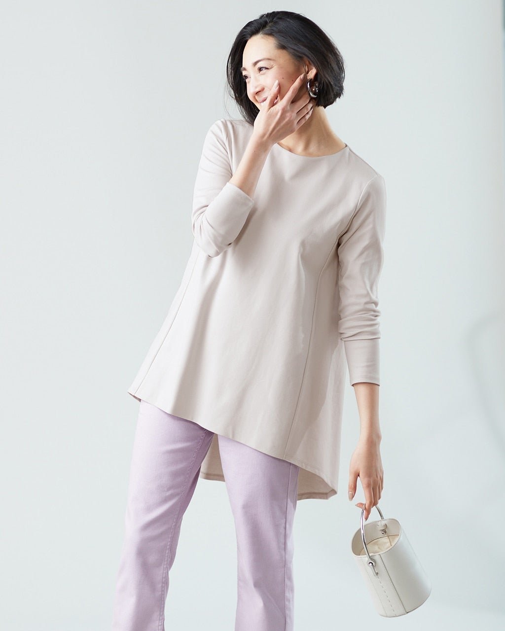 【ドゥクラッセ/DoCLASSE】のラウンドフレア/長袖・ドゥクラッセTシャツ インテリア・キッズ・メンズ・レディースファッション・服の通販 founy(ファニー) ファッション Fashion レディースファッション Fashion for Women トップス・カットソー Cut & Sew Tops シャツ・ブラウス・オフィスカジュアル Elegant Blouses & Button-Ups ロングTシャツ・Tシャツ Longline T-Shirts & Tees カットソー・ベーシックTシャツ Cut-and-Sewn Tops / Stretch Tees & Basics インナー Innerwear カットソー Cut and Sewn Top シンプル Simple, Minimal ジャケット Jacket, Outerwear デニム Denim, Jeans Material 定番 Standard, Basic Item なめらか Smooth, Silky Texture 長袖 Long Sleeve, Full Sleeve パール Pearl, Pearl Accent フレア Flare, Flared ベーシック Basic, Essential 半袖 Short Sleeve, Half Sleeve ラウンド Round, Round Neck おすすめ Recommended / Our Picks ビジネス 仕事 通勤 Business / Work / Commuting ライトグレー|ID: prp329100003115835 ipo3291000000035175469