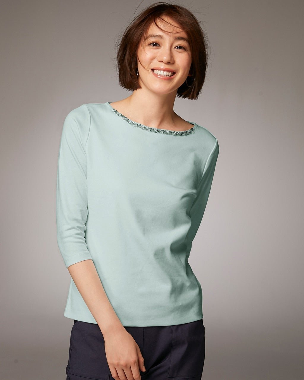 【ドゥクラッセ/DoCLASSE】のビジューボートネック/7分袖・ドゥクラッセT インテリア・キッズ・メンズ・レディースファッション・服の通販 founy(ファニー) ファッション Fashion レディースファッション Fashion for Women トップス・カットソー Cut & Sew Tops シャツ・ブラウス・オフィスカジュアル Elegant Blouses & Button-Ups ロングTシャツ・Tシャツ Longline T-Shirts & Tees カットソー・ベーシックTシャツ Cut-and-Sewn Tops / Stretch Tees & Basics インナー Innerwear カットソー Cut and Sewn Top ジャケット Jacket, Outerwear ダブル Double, Double-Breasted 定番 Standard, Basic Item なめらか Smooth, Silky Texture 人気 Popular, Best Seller パール Pearl, Pearl Accent ビジュー Bijou, Jewel-like Accent フロント Front, Front Design ベーシック Basic, Essential ボトム Bottoms, Lower Wear リラックス Relax, Relaxed Fit 夏 Summer エレガント 上品 Elegant ビジネス 仕事 通勤 Business / Work / Commuting ダスティーブルー|ID: prp329100003115899 ipo3291000000034474764