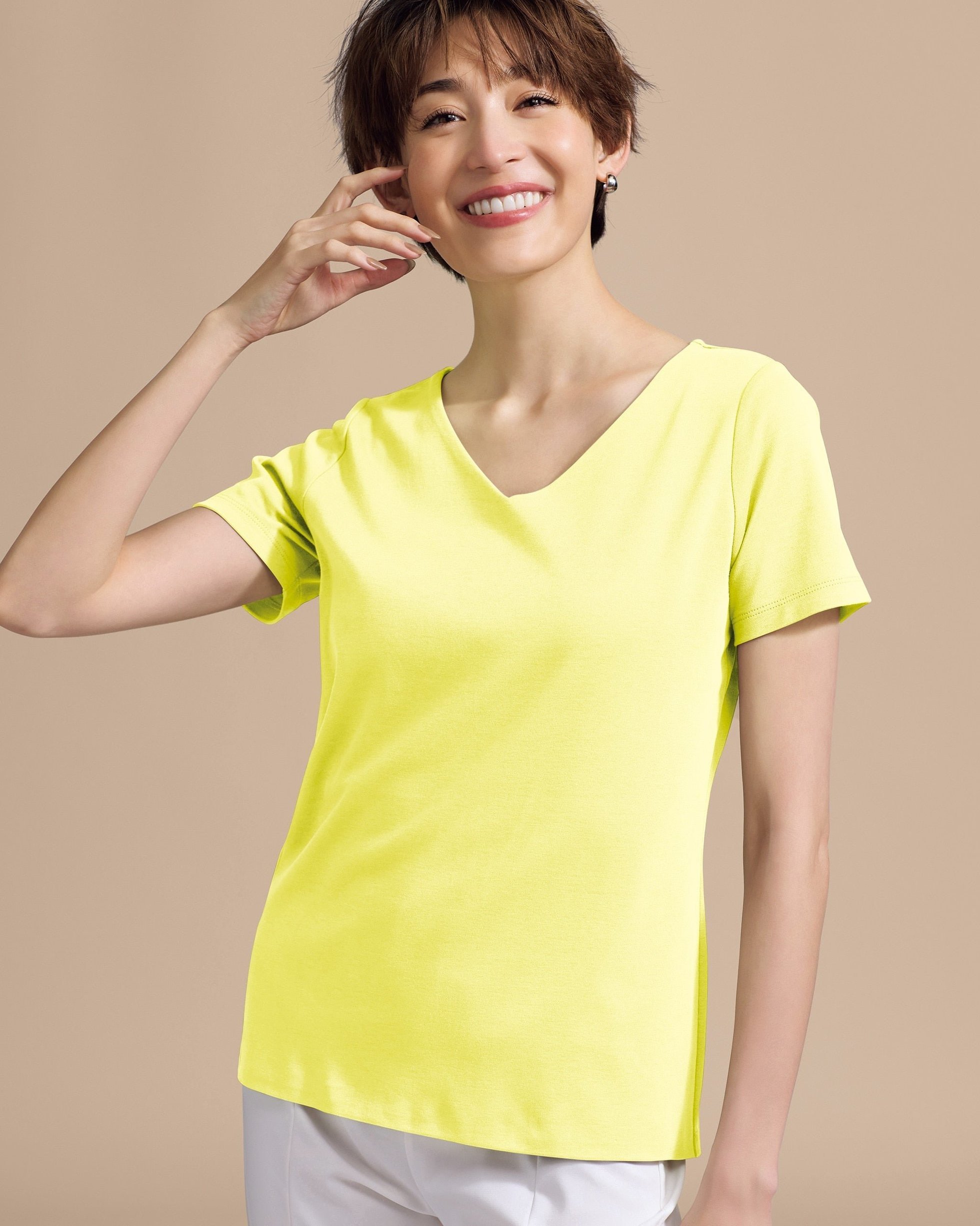 【ドゥクラッセ/DoCLASSE】のVネック/半袖・ドゥクラッセTシャツ インテリア・キッズ・メンズ・レディースファッション・服の通販 founy(ファニー) 　ファッション　Fashion　レディースファッション　Fashion for Women　トップス・カットソー　Cut & Sew Tops　シャツ・ブラウス・オフィスカジュアル　Elegant Blouses & Button-Ups　ロングTシャツ・Tシャツ　Longline T-Shirts & Tees　カットソー・ベーシックTシャツ　Cut-and-Sewn Tops / Stretch Tees & Basics　Vネックトップス　V-Neck Tops / V-Cut Neckline Shirts　インナー　Innerwear　カットソー　Cut and Sewn Top　シンプル　Simple, Minimal　ジャケット　Jacket, Outerwear　デニム　Denim, Jeans Material　定番　Standard, Basic Item　なめらか　Smooth, Silky Texture　パール　Pearl, Pearl Accent　ベーシック　Basic, Essential　半袖　Short Sleeve, Half Sleeve　おすすめ　Recommended / Our Picks　ビジネス 仕事 通勤　Business / Work / Commuting　アップルイエロー|ID: prp329100003116009 ipo3291000000035894019