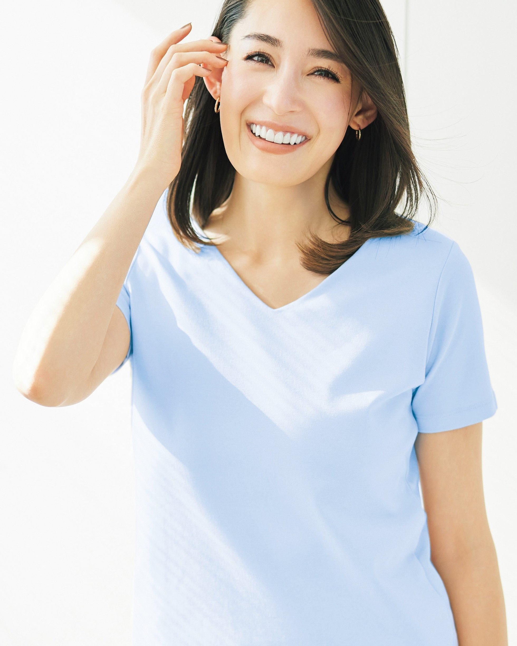 【ドゥクラッセ/DoCLASSE】のVネック/半袖・ドゥクラッセTシャツ インテリア・キッズ・メンズ・レディースファッション・服の通販 founy(ファニー) 　ファッション　Fashion　レディースファッション　Fashion for Women　トップス・カットソー　Cut & Sew Tops　シャツ・ブラウス・オフィスカジュアル　Elegant Blouses & Button-Ups　ロングTシャツ・Tシャツ　Longline T-Shirts & Tees　カットソー・ベーシックTシャツ　Cut-and-Sewn Tops / Stretch Tees & Basics　Vネックトップス　V-Neck Tops / V-Cut Neckline Shirts　インナー　Innerwear　カットソー　Cut and Sewn Top　シンプル　Simple, Minimal　ジャケット　Jacket, Outerwear　デニム　Denim, Jeans Material　定番　Standard, Basic Item　なめらか　Smooth, Silky Texture　パール　Pearl, Pearl Accent　ベーシック　Basic, Essential　半袖　Short Sleeve, Half Sleeve　おすすめ　Recommended / Our Picks　ビジネス 仕事 通勤　Business / Work / Commuting　ペールブルー|ID: prp329100003116009 ipo3291000000035894048