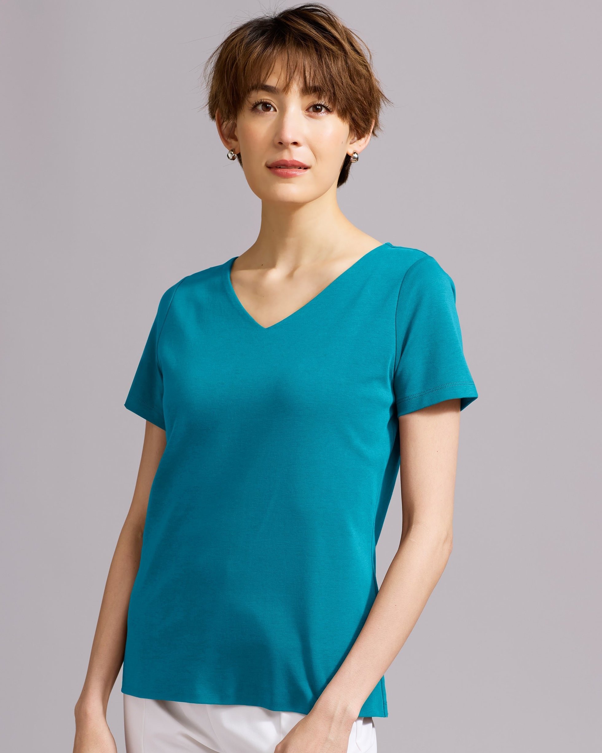 【ドゥクラッセ/DoCLASSE】のVネック/半袖・ドゥクラッセTシャツ インテリア・キッズ・メンズ・レディースファッション・服の通販 founy(ファニー) 　ファッション　Fashion　レディースファッション　Fashion for Women　トップス・カットソー　Cut & Sew Tops　シャツ・ブラウス・オフィスカジュアル　Elegant Blouses & Button-Ups　ロングTシャツ・Tシャツ　Longline T-Shirts & Tees　カットソー・ベーシックTシャツ　Cut-and-Sewn Tops / Stretch Tees & Basics　Vネックトップス　V-Neck Tops / V-Cut Neckline Shirts　インナー　Innerwear　カットソー　Cut and Sewn Top　シンプル　Simple, Minimal　ジャケット　Jacket, Outerwear　デニム　Denim, Jeans Material　定番　Standard, Basic Item　なめらか　Smooth, Silky Texture　パール　Pearl, Pearl Accent　ベーシック　Basic, Essential　半袖　Short Sleeve, Half Sleeve　おすすめ　Recommended / Our Picks　ビジネス 仕事 通勤　Business / Work / Commuting　アクア|ID: prp329100003116009 ipo3291000000035894063