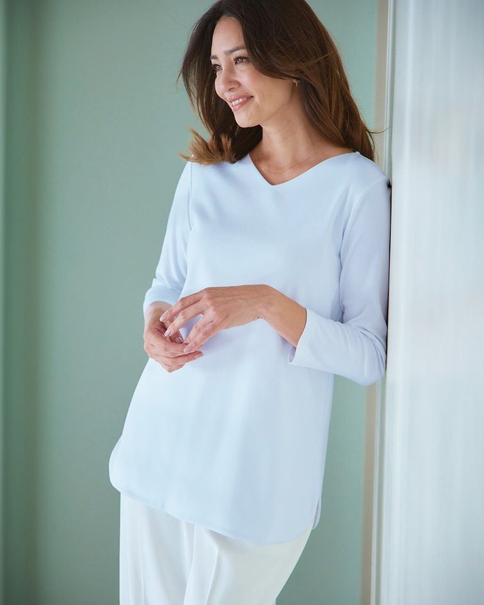 【ドゥクラッセ/DoCLASSE】のVネックシャツテール/長袖・ドゥクラッセTシャツ インテリア・キッズ・メンズ・レディースファッション・服の通販 founy(ファニー) https://founy.com/ ファッション Fashion レディースファッション Fashion for Women トップス・カットソー Cut & Sew Tops シャツ・ブラウス・オフィスカジュアル Elegant Blouses & Button-Ups ロングTシャツ・Tシャツ Longline T-Shirts & Tees カットソー・ベーシックTシャツ Cut-and-Sewn Tops / Stretch Tees & Basics Vネックトップス V-Neck Tops / V-Cut Neckline Shirts インナー Innerwear 春 Spring カットソー Cut and Sewn Top ジャケット Jacket, Outerwear 長袖 Long Sleeve, Full Sleeve S/S・春夏 SS, Spring/Summer, Warm Season アウトレット Outlet / Clearance 夏 Summer |ID: prp329100003116029 ipo3291000000035991355