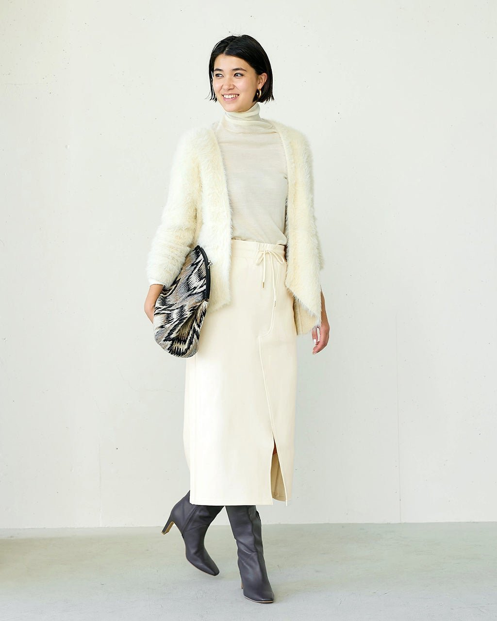 【ドゥクラッセ/DoCLASSE】の鹿の子スウェット・スリットスカート インテリア・キッズ・メンズ・レディースファッション・服の通販 founy(ファニー) 　ファッション　Fashion　レディースファッション　Fashion for Women　スカート　Skirts　スウェット / スエット　Sweatshirt, Sweatwear　スリット　Slit, Slit Detail　ドローコード　Drawcord, Drawstring Cord　フロント　Front, Front Design　メタル　Metal, Metal Parts　鹿の子　Piqué, Kanoko Fabric　オフホワイト|ID: prp329100003116112 ipo3291000000036036543