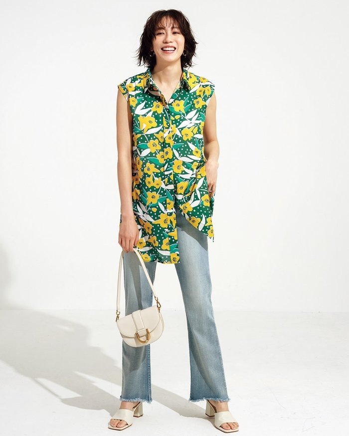 【ドゥクラッセ/DoCLASSE】のコットンボイル・プリントロングシャツ インテリア・キッズ・メンズ・レディースファッション・服の通販 founy(ファニー) https://founy.com/ ファッション Fashion レディースファッション Fashion for Women トップス・カットソー Cut & Sew Tops シャツ・ブラウス・オフィスカジュアル Elegant Blouses & Button-Ups チュニック Tunic, Long Top フロント Front, Front Design プリント Print, Printed Pattern ロング Long, Long-Length |ID: prp329100003116149 ipo3291000000036008722