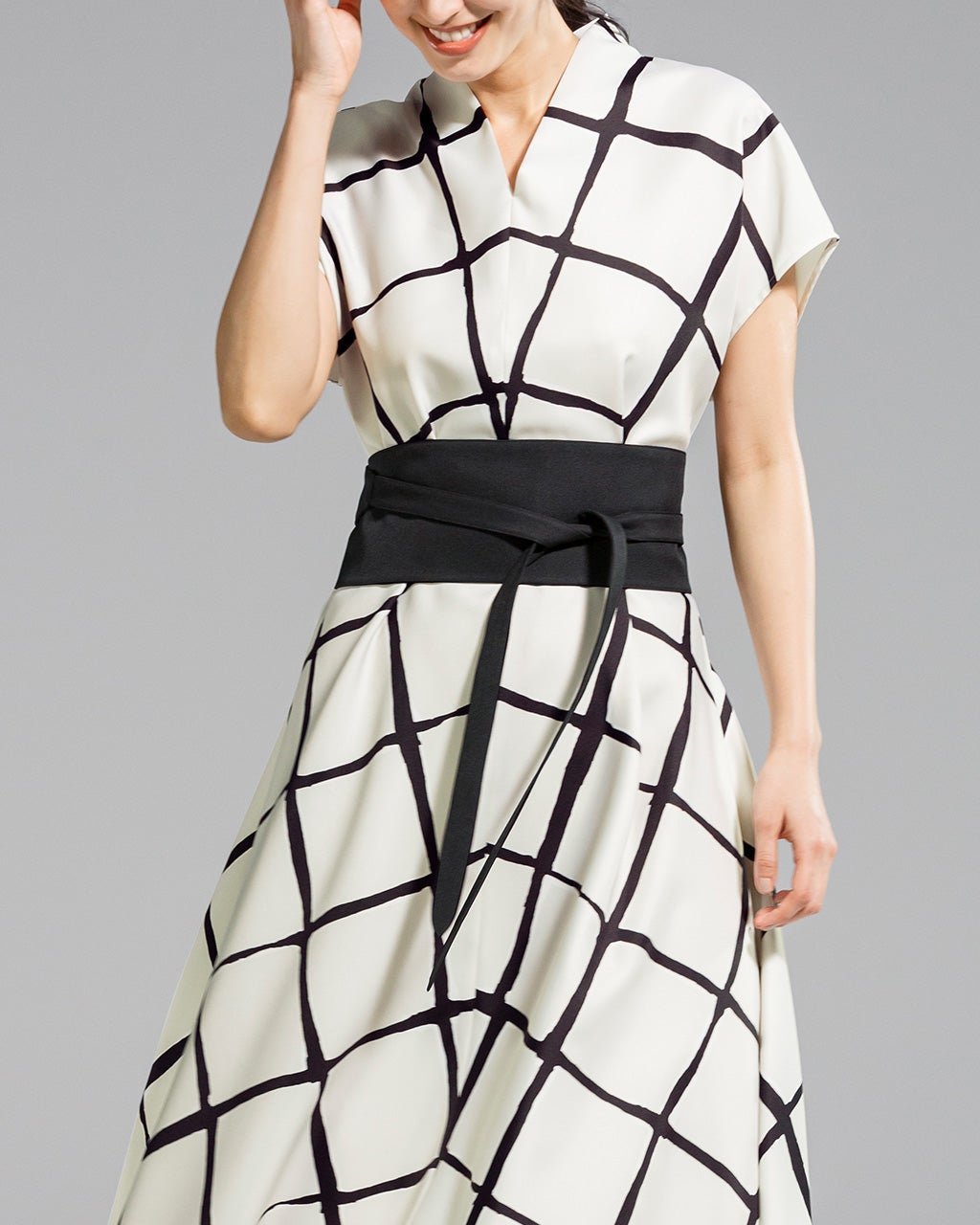 【ドゥクラッセ/DoCLASSE】のウィンドウペン・Vネックワンピース インテリア・キッズ・メンズ・レディースファッション・服の通販 founy(ファニー) 　ファッション　Fashion　レディースファッション　Fashion for Women　ワンピース　Dresses　なめらか　Smooth, Silky Texture　スタイリッシュ　Stylish, Fashionable　セットアップ　Set-Up, Coordinated Outfit　ツイル　Twist, Twisted Detail　パターン　Pattern, Design Print　ベージュ・パターン|ID: prp329100003116242 ipo3291000000035797546