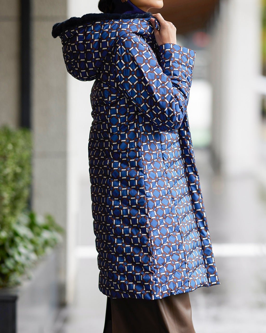 【ドゥクラッセ/DoCLASSE】のステッチ切替・スリムアップダウンコート 人気、トレンドファッション・服の通販 founy(ファニー) 　ファッション　Fashion　レディースファッション　Fashion for Women　アウター　Coat / Outerwear Collection　コート・ロングコート・ピーコート　Long Coats, Peacoats & More　ダウンジャケット・軽量ダウン　Warm & Lightweight Down Jackets　センター　Center, Center Line　パターン　Pattern, Design Print　切替　Switching, Contrast Panel　 other-1|ID: prp329100003116352 ipo3291000000035800174