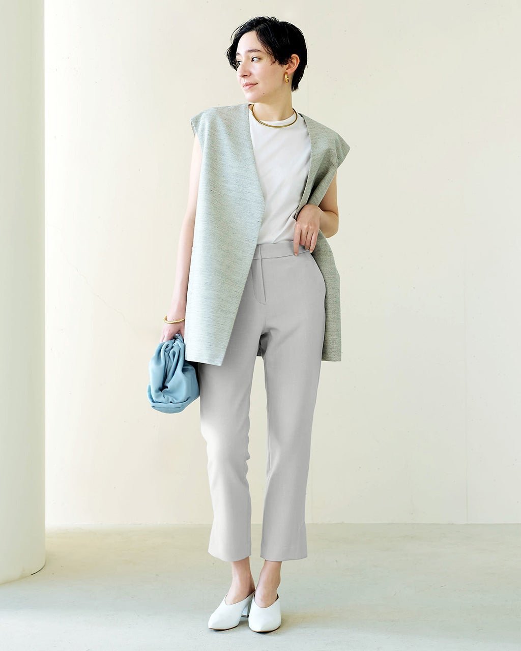【ドゥクラッセ/DoCLASSE】のカルゼダブルクロス・スティックパンツ インテリア・キッズ・メンズ・レディースファッション・服の通販 founy(ファニー) 　ファッション　Fashion　レディースファッション　Fashion for Women　パンツ　Pants & Trousers　オケージョン　Occasion Wear　ジャケット　Jacket, Outerwear　ストレッチ　Stretch, Stretchy Fabric　センター　Center, Center Line　テーパード　Tapered, Tapered Pants　トレンド　Trend, Trending Now　定番　Standard, Basic Item　なめらか　Smooth, Silky Texture　フェミニン　Feminine, Girly　ワイド　Wide, Wide Fit　エレガント 上品　Elegant　ビジネス 仕事 通勤　Business / Work / Commuting　ライトグレー|ID: prp329100003116645 ipo3291000000028258855