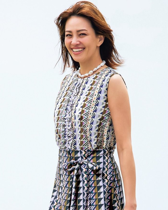 【ドゥクラッセ/DoCLASSE】のコットンボイル・センターフリルブラウス インテリア・キッズ・メンズ・レディースファッション・服の通販 founy(ファニー) https://founy.com/ ファッション Fashion レディースファッション Fashion for Women トップス・カットソー Cut & Sew Tops シャツ・ブラウス・オフィスカジュアル Elegant Blouses & Button-Ups おすすめ Recommended / Our Picks ストライプ Stripe, Striped Pattern センター Center, Center Line フリル Frill, Ruffle プリント Print, Printed Pattern モダン Modern, Contemporary 夏 Summer |ID: prp329100003116821 ipo3291000000035795629