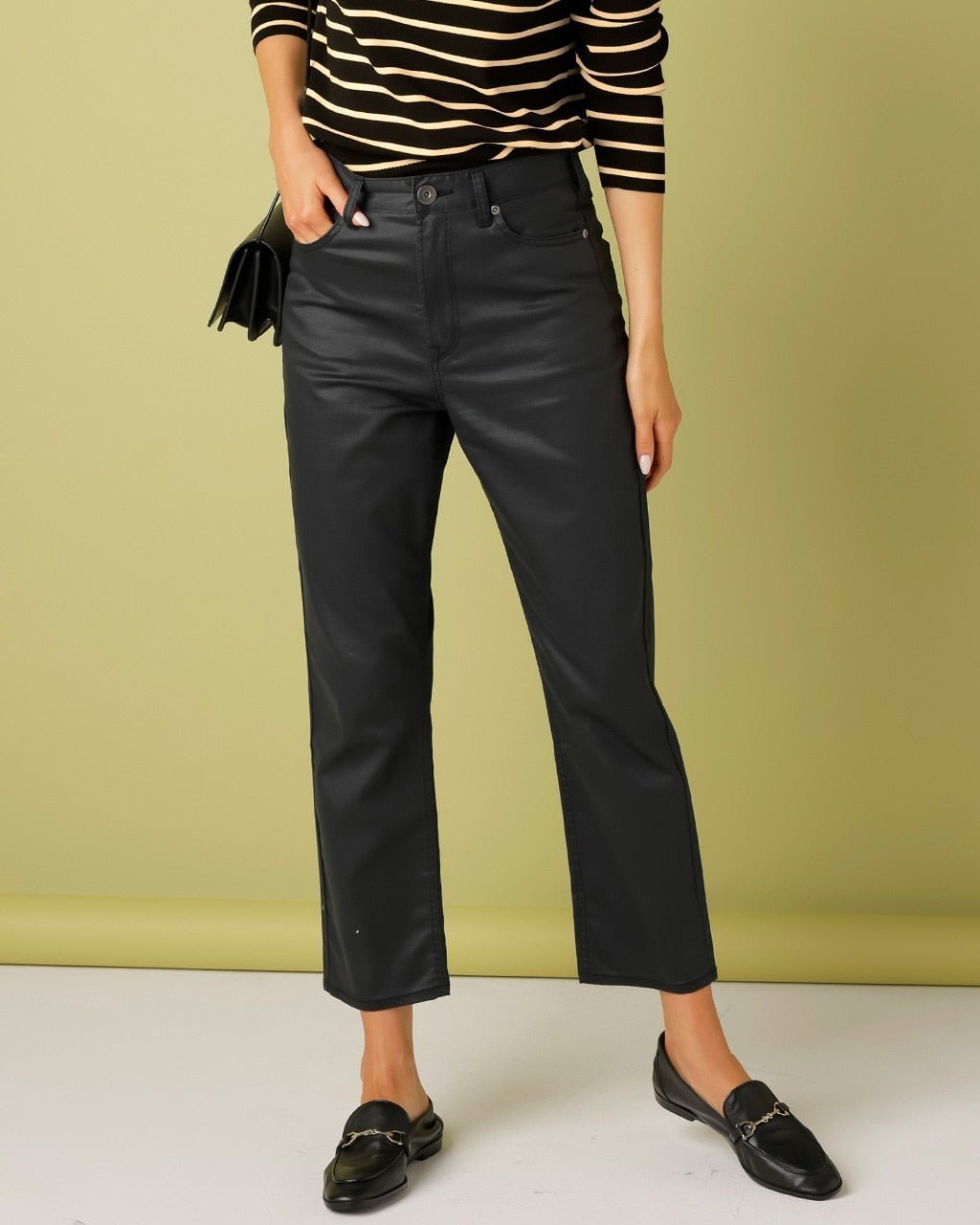 【ドゥクラッセ/DoCLASSE】のオイルド風コーティング・5ポケットパンツ 人気、トレンドファッション・服の通販 founy(ファニー) 　ファッション　Fashion　レディースファッション　Fashion for Women　パンツ　Pants & Trousers　クール　Cool, Chic　コーティング　Coating, Coated Finish　ジーンズ　Jeans, Denim Pants　スタイリッシュ　Stylish, Fashionable　ストレッチ　Stretch, Stretchy Fabric　ストレート　Straight, Straight Cut　デニム　Denim, Jeans Material　ポケット　Pocket, Pocket Detail　 other-1|ID: prp329100003116898 ipo3291000000028258460