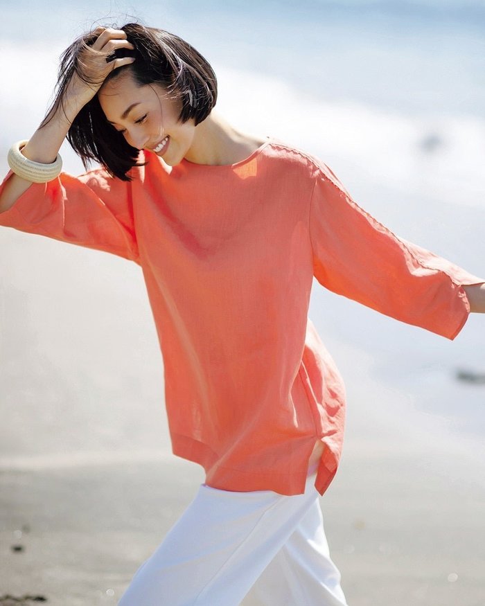 【ドゥクラッセ/DoCLASSE】の21番リネン・ラインレースブラウス インテリア・キッズ・メンズ・レディースファッション・服の通販 founy(ファニー) https://founy.com/ ファッション Fashion レディースファッション Fashion for Women トップス・カットソー Cut & Sew Tops シャツ・ブラウス・オフィスカジュアル Elegant Blouses & Button-Ups スリット Slit, Slit Detail フェミニン Feminine, Girly リネン Linen, Linen Fabric レース Lace, Lace Fabric |ID: prp329100003117148 ipo3291000000035990953