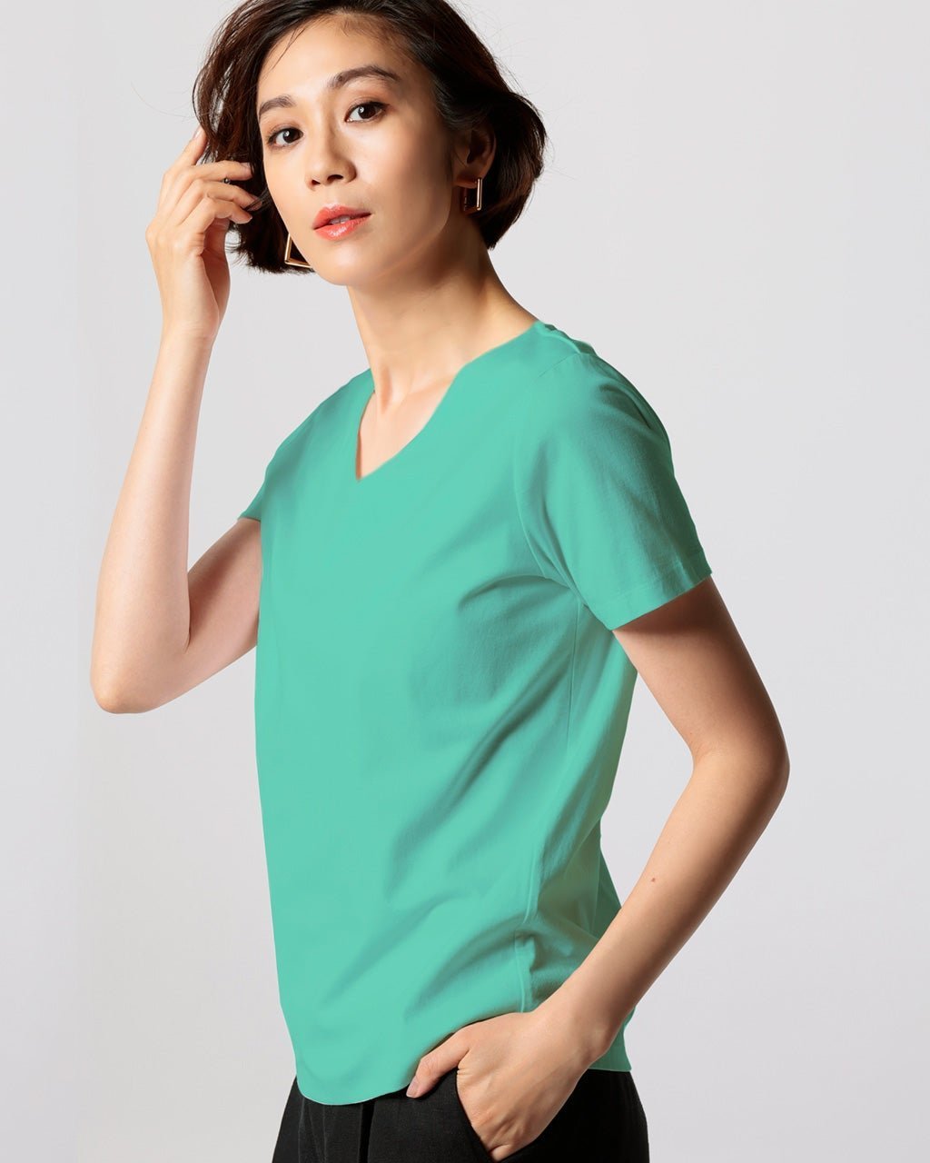 【ドゥクラッセ/DoCLASSE】のVネック/半袖・ドゥクラッセTファイン 人気、トレンドファッション・服の通販 founy(ファニー) 　ファッション　Fashion　レディースファッション　Fashion for Women　トップス・カットソー　Cut & Sew Tops　シャツ・ブラウス・オフィスカジュアル　Elegant Blouses & Button-Ups　ロングTシャツ・Tシャツ　Longline T-Shirts & Tees　カットソー・ベーシックTシャツ　Cut-and-Sewn Tops / Stretch Tees & Basics　Vネックトップス　V-Neck Tops / V-Cut Neckline Shirts　カットソー　Cut and Sewn Top　抗菌　Antibacterial, Bacteria-Resistant　ダブル　Double, Double-Breasted　なめらか　Smooth, Silky Texture　フロント　Front, Front Design　ベーシック　Basic, Essential　半袖　Short Sleeve, Half Sleeve　おすすめ　Recommended / Our Picks　エレガント 上品　Elegant　 other-1|ID: prp329100003117242 ipo3291000000033605179
