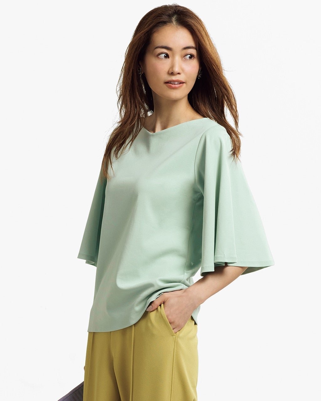 【ドゥクラッセ/DoCLASSE】の浅Vネック/ベルスリーブ・ドゥクラッセTシャツ インテリア・キッズ・メンズ・レディースファッション・服の通販 founy(ファニー) 　ファッション　Fashion　レディースファッション　Fashion for Women　トップス・カットソー　Cut & Sew Tops　シャツ・ブラウス・オフィスカジュアル　Elegant Blouses & Button-Ups　ロングTシャツ・Tシャツ　Longline T-Shirts & Tees　カットソー・ベーシックTシャツ　Cut-and-Sewn Tops / Stretch Tees & Basics　Vネックトップス　V-Neck Tops / V-Cut Neckline Shirts　春　Spring　カットソー　Cut and Sewn Top　ジャケット　Jacket, Outerwear　スリーブ　Sleeve, Long Sleeve / Short Sleeve　ダブル　Double, Double-Breasted　定番　Standard, Basic Item　なめらか　Smooth, Silky Texture　フロント　Front, Front Design　リラックス　Relax, Relaxed Fit　エレガント 上品　Elegant　ビジネス 仕事 通勤　Business / Work / Commuting　グリーングレー|ID: prp329100003117586 ipo3291000000036316911