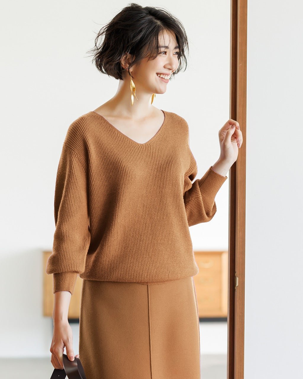 【ドゥクラッセ/DoCLASSE】の片畦編み・Vネックパフ袖セーター 人気、トレンドファッション・服の通販 founy(ファニー) 　ファッション　Fashion　レディースファッション　Fashion for Women　トップス・カットソー　Cut & Sew Tops　ニット　Knit Tops & Sweaters　Vネックトップス　V-Neck Tops / V-Cut Neckline Shirts　畦編みニット・テクスチャードトップス　Ribbed Knit Sweaters / Textured Knit Tops　セーター　Sweater, Knitwear　デニム　Denim, Jeans Material　エレガント 上品　Elegant　畦　Ribbed Knit　 other-1|ID: prp329100003117589 ipo3291000000034746416