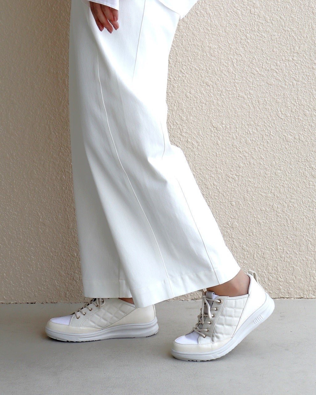 【フィットフィット/fitfit】のソフトキルトLITEスニーカー インテリア・キッズ・メンズ・レディースファッション・服の通販 founy(ファニー) ファッション Fashion レディースファッション Fashion for Women エレガント 上品 Elegant キルト Quilt, Quilted Fabric クッション Cushion, Throw Pillow スニーカー Sneakers, Trainers フィット Fit, Slim Fit レース Lace, Lace Fabric 定番 Standard, Basic Item 旅行 Travel 軽量 Lightweight, Ultra Light オフホワイト|ID: prp329100003117684 ipo3291000000034434946