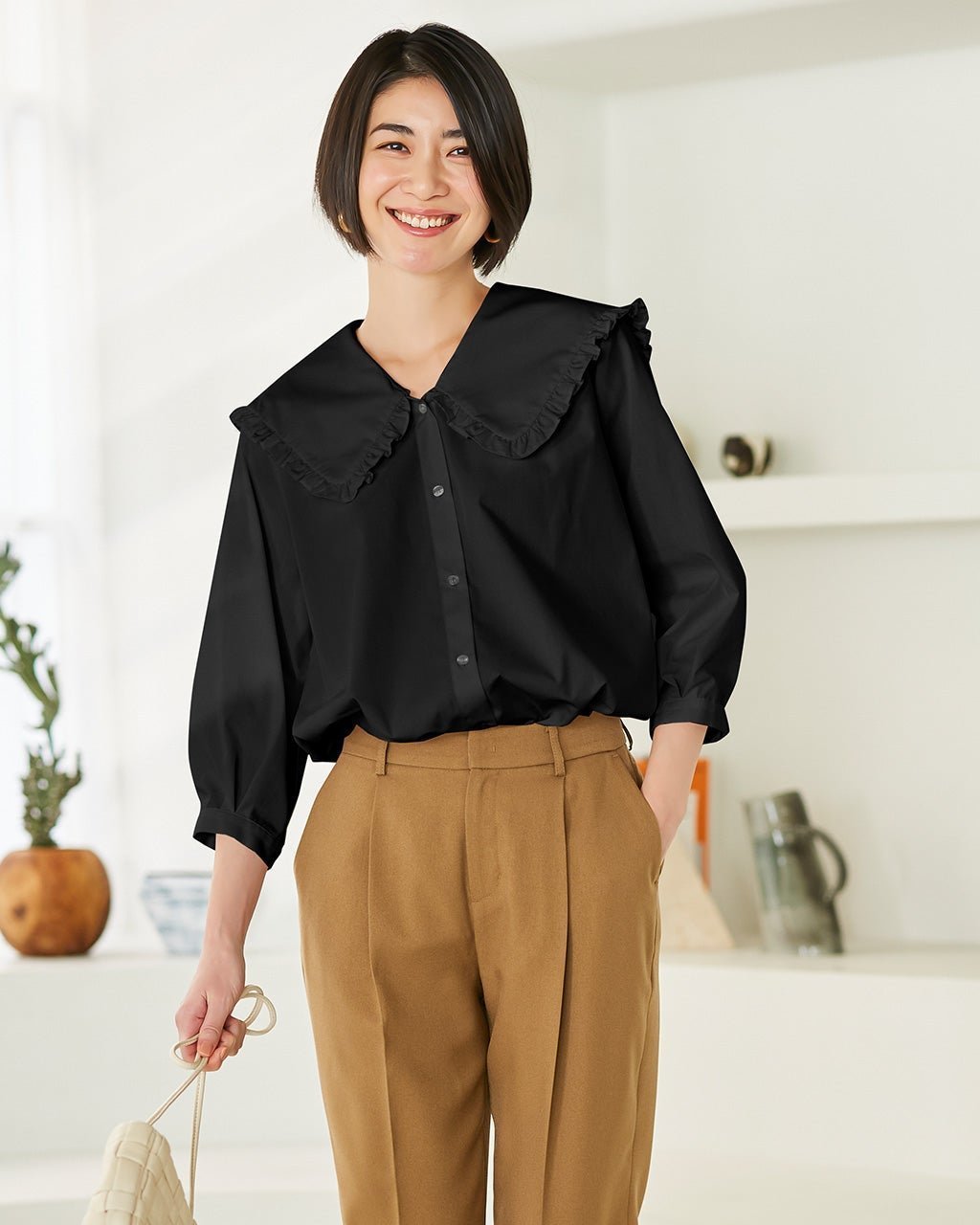 【ドゥクラッセ/DoCLASSE】のタイプライター・ビッグカラーブラウス インテリア・キッズ・メンズ・レディースファッション・服の通販 founy(ファニー) 　ファッション　Fashion　レディースファッション　Ladies' Fashion Online　トップス・カットソー　Tops/Tshirt　シャツ/ブラウス　Shirts/Blouses　おすすめ　Recommend　エレガント 上品　Elegant　カーディガン　Cardigan　チュニック　Tunic　トレンド　Trend　ビッグ　Big　フリル　Frills　ベスト　Vest　ブラック|ID: prp329100003117746 ipo3291000000032637131