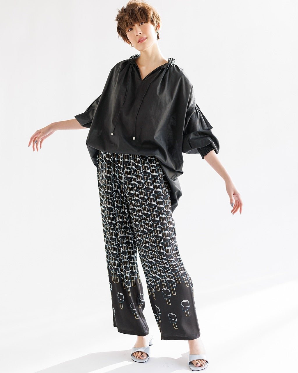 【ドゥクラッセ/DoCLASSE】のドレープサテン・ワイドパンツ インテリア・キッズ・メンズ・レディースファッション・服の通販 founy(ファニー) ファッション Fashion レディースファッション Fashion for Women パンツ Pants & Trousers なめらか Smooth, Silky Texture シルク Silk, 100% Silk シンプル Simple, Minimal スタイリッシュ Stylish, Fashionable プリント Print, Printed Pattern モダン Modern, Contemporary ブラック|ID: prp329100003117804 ipo3291000000035893808