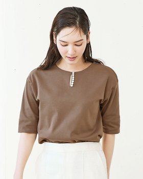 【ドゥクラッセ/DoCLASSE】のパールキーネック/6分袖・ドゥクラッセTシャツ 人気、トレンドファッション・服の通販 founy(ファニー) ファッション Fashion レディースファッション WOMEN トップス・カットソー Tops/Tshirt シャツ/ブラウス Shirts/Blouses ロング / Tシャツ T-Shirts カットソー Cut and Sewn インナー Inner カットソー Cut And Sew シンプル Simple ジャケット Jacket デニム Denim 定番 Standard なめらか Smooth パール Pearl ベーシック Basic 半袖 Short Sleeve おすすめ Recommend ビジネス 仕事 通勤 Business |ID:prp329100003118032