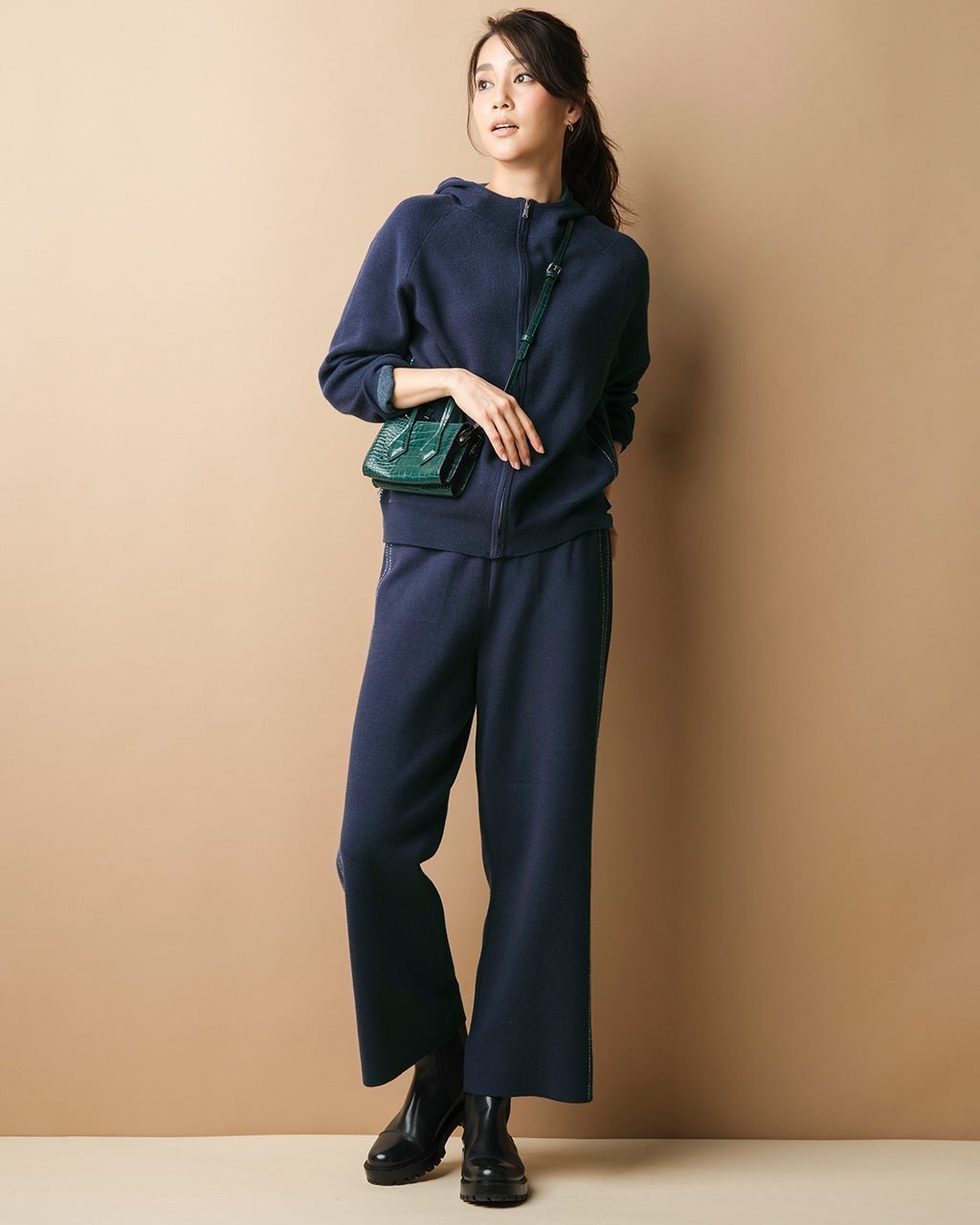 【ドゥクラッセ/DoCLASSE】のジャカード編み・ワイドパンツ インテリア・キッズ・メンズ・レディースファッション・服の通販 founy(ファニー) 　ファッション　Fashion　レディースファッション　Fashion for Women　パンツ　Pants & Trousers　なめらか　Smooth, Silky Texture　ジャカード／ジャガード　Jacquard, Woven Pattern　スウェット / スエット　Sweatshirt, Sweatwear　ストレッチ　Stretch, Stretchy Fabric　パーカー　Hoodie, Parka　ポケット　Pocket, Pocket Detail　ワイド　Wide, Wide Fit　ネイビー|ID: prp329100003118089 ipo3291000000028256274
