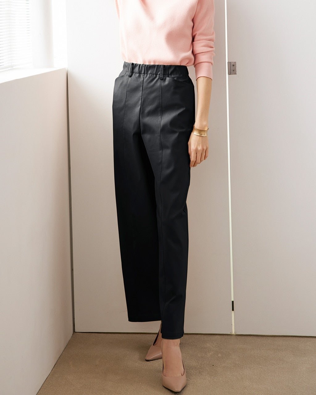 【ドゥクラッセ/DoCLASSE】のスタイルUPパンツ・ピンタックセミワイド インテリア・キッズ・メンズ・レディースファッション・服の通販 founy(ファニー) 　ファッション　Fashion　レディースファッション　Fashion for Women　パンツ　Pants & Trousers　今季　This Season, Current Season　ストレッチ　Stretch, Stretchy Fabric　ストレート　Straight, Straight Cut　人気　Popular, Best Seller　パターン　Pattern, Design Print　フィット　Fit, Slim Fit　ワイド　Wide, Wide Fit　ブラック|ID: prp329100003118094 ipo3291000000028256284