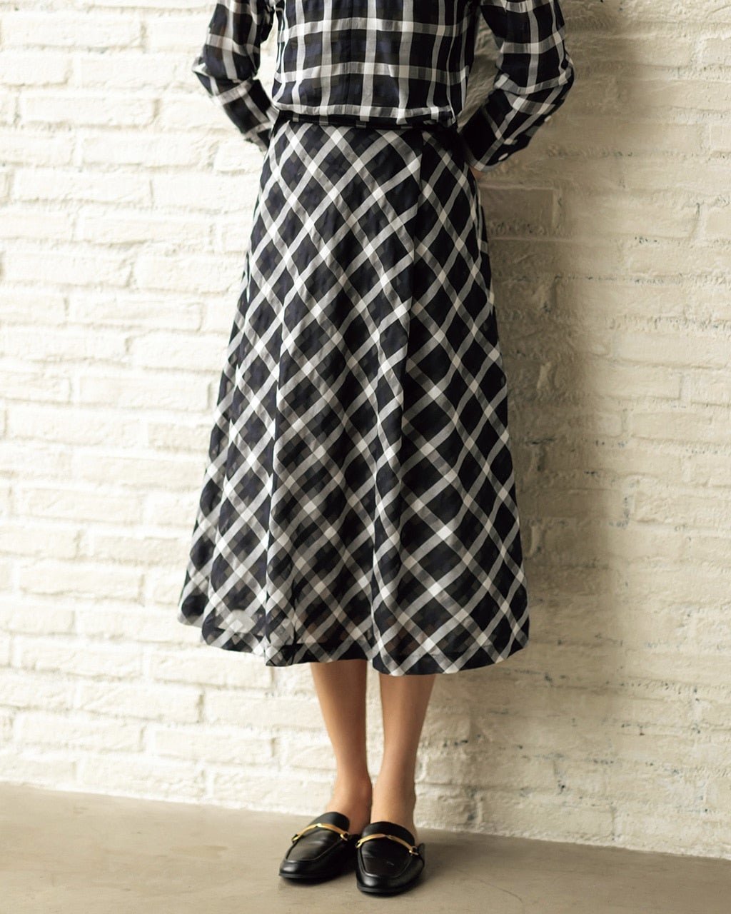 【ドゥクラッセ/DoCLASSE】のルーセントチェック・タックフレアスカート インテリア・キッズ・メンズ・レディースファッション・服の通販 founy(ファニー) 　ファッション　Fashion　レディースファッション　Fashion for Women　スカート　Skirts　Aライン・フレアスカート　A-Line & Flared Skirts　チェック　Check, Plaid, Tartan　バイアス　Bias, Diagonal Cut　モノトーン　Monotone, Black and White　定番　Standard, Basic Item　ネイビーパターン|ID: prp329100003118259 ipo3291000000035796735