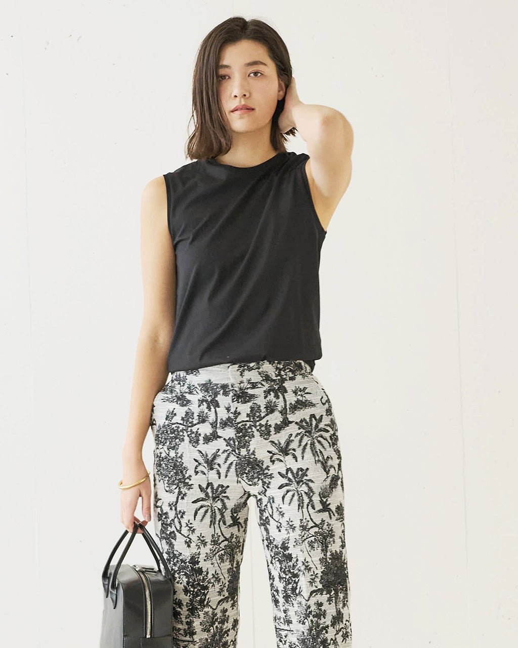 【ドゥクラッセ/DoCLASSE】のバイオ加工超長綿/ノースリーブ 人気、トレンドファッション・服の通販 founy(ファニー) 　ファッション　Fashion　レディースファッション　Fashion for Women　トップス・カットソー　Cut & Sew Tops　キャミソール&ノースリーブ　Camisoles & Sleeveless Tops　カットソー・ベーシックTシャツ　Cut-and-Sewn Tops / Stretch Tees & Basics　カッティング　Cutting Detail　カットソー　Cut and Sewn Top　コンパクト　Compact, Small Size　ジャケット　Jacket, Outerwear　デコルテ　Décolleté, Neckline　なめらか　Smooth, Silky Texture　ノースリーブ　Sleeveless, No-Sleeve　バランス　Balance, Style Balance　 other-1|ID: prp329100003185746 ipo3291000000032366107