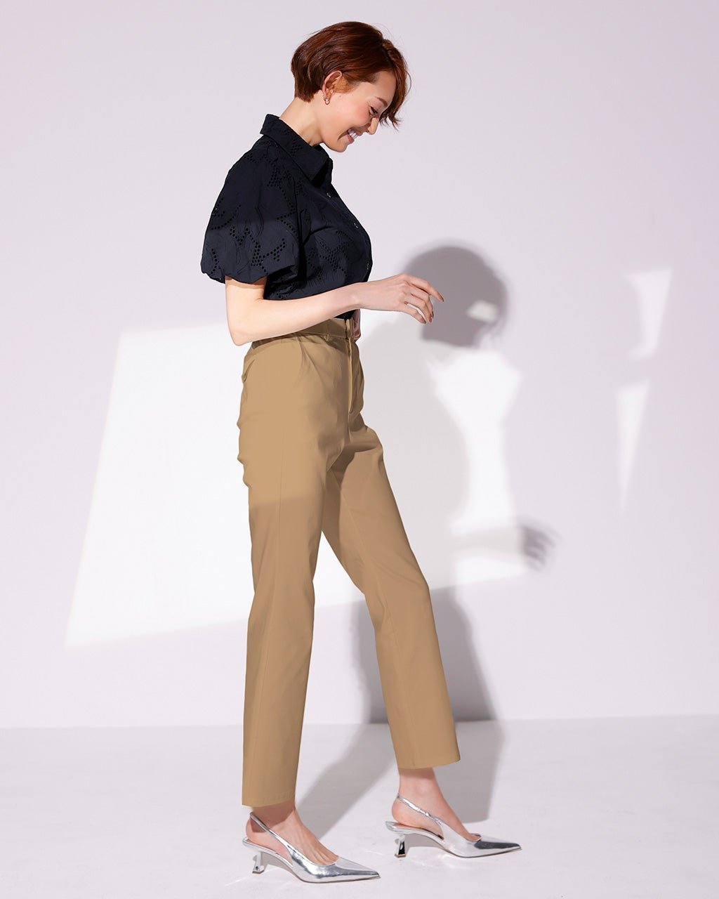 【ドゥクラッセ/DoCLASSE】のドライタッチ・脚長ストレート/63cm インテリア・キッズ・メンズ・レディースファッション・服の通販 founy(ファニー) 　ファッション　Fashion　レディースファッション　Fashion for Women　パンツ　Pants & Trousers　春　Spring　秋　Autumn　クール　Cool, Chic　コンパクト　Compact, Small Size　ストレッチ　Stretch, Stretchy Fabric　ストレート　Straight, Straight Cut　フラップ　Flap, Flap Pocket　ポケット　Pocket, Pocket Detail　ループ　Loop, Loop Knit　ソフトベージュ|ID: prp329100003221150 ipo3291000000028260331