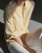 【ドゥクラッセ/DoCLASSE】のドレープWクロス・ キーネックブラウス ペールイエロー|ID: prp329100003221161 ipo3291000000032637058