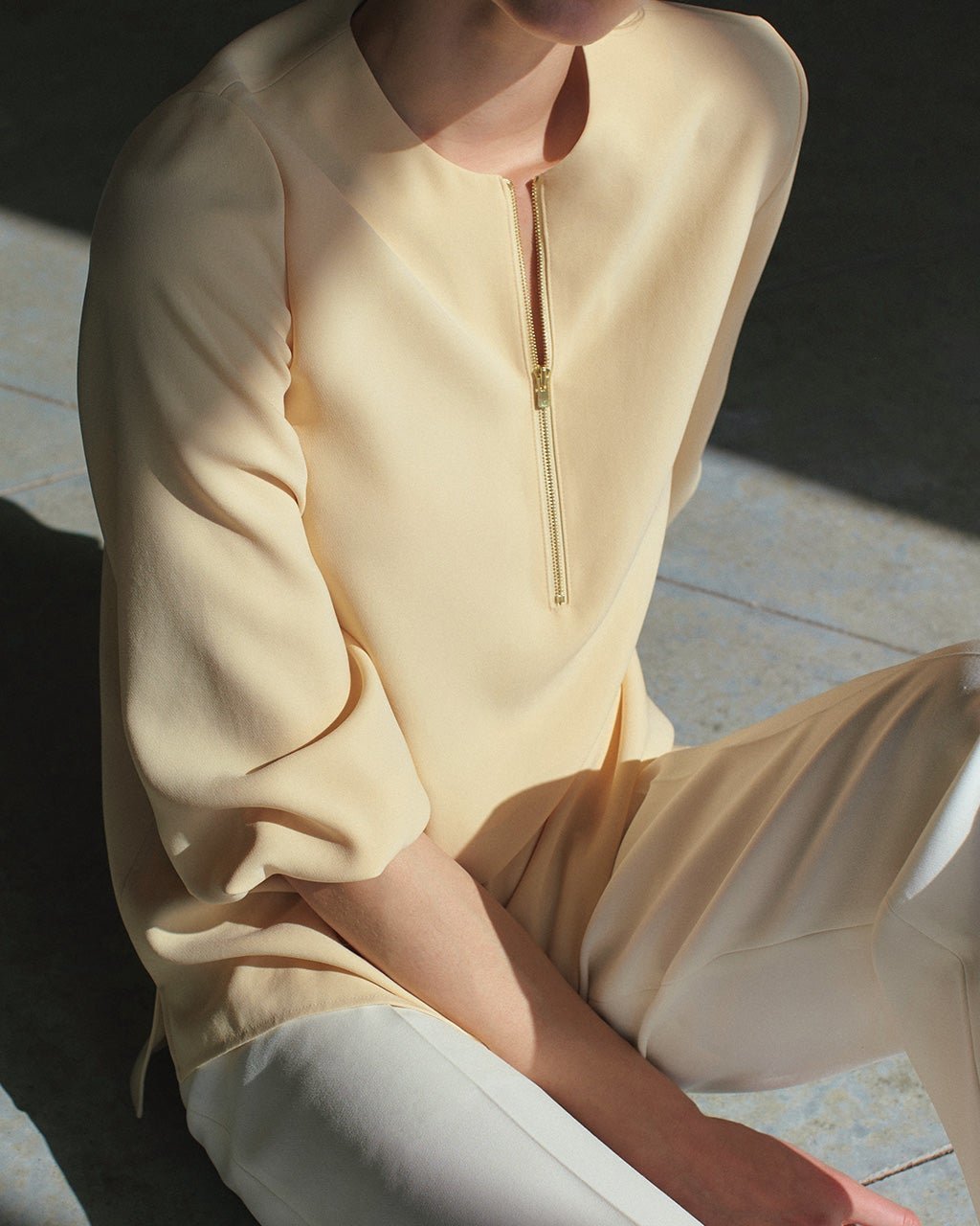 【ドゥクラッセ/DoCLASSE】のドレープWクロス・ キーネックブラウス インテリア・キッズ・メンズ・レディースファッション・服の通販 founy(ファニー) 　ファッション　Fashion　レディースファッション　Ladies' Fashion Online　トップス・カットソー　Tops/Tshirt　シャツ/ブラウス　Shirts/Blouses　サンダル　Sandals　シンプル　Simple　ジップアップ　Zip Up　ジュエリー　Jewelry　スカーフ　Scarf　ストール　Stall　とろみ　Thickness　デコルテ　Decolletage　ドレープ　Drape　リボン　Ribbon　ワイド　Wide　日本製　Made In Japan　ペールイエロー|ID: prp329100003221161 ipo3291000000032637058