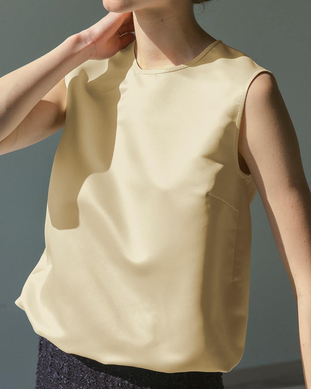 【ドゥクラッセ/DoCLASSE】のジャパンサテン・タックブラウス 人気、トレンドファッション・服の通販 founy(ファニー) 　ファッション　Fashion　レディースファッション　Fashion for Women　トップス・カットソー　Cut & Sew Tops　シャツ・ブラウス・オフィスカジュアル　Elegant Blouses & Button-Ups　サテン　Satin, Glossy Fabric　ジャケット　Jacket, Outerwear　スリット　Slit, Slit Detail　センター　Center, Center Line　フォルム　Silhouette, Form　 other-1|ID: prp329100003221164 ipo3291000000034310098