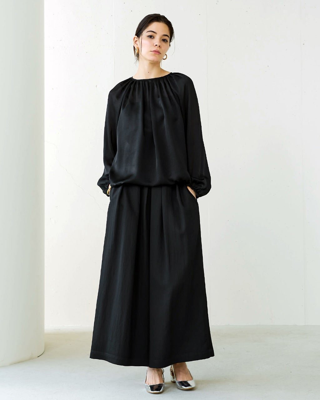 【ドゥクラッセ/DoCLASSE】のビンテージサテン・ ギャザーブラウス 人気、トレンドファッション・服の通販 founy(ファニー) 　ファッション　Fashion　レディースファッション　Fashion for Women　トップス・カットソー　Cut & Sew Tops　シャツ・ブラウス・オフィスカジュアル　Elegant Blouses & Button-Ups　エレガント 上品　Elegant　オーガンジー　Organza Fabric　ギャザー　Gathered, Ruffled　サテン　Satin, Glossy Fabric　シアー　Sheer, See-Through　シンプル　Simple, Minimal　スリーブ　Sleeve, Long Sleeve / Short Sleeve　ドレープ　Drape, Draping Fabric　ビンテージ　Vintage, Retro Style　フォルム　Silhouette, Form　ブラウジング　Blouson Silhouette, Cinched Waist　ベーシック　Basic, Essential　 other-1|ID: prp329100003221166 ipo3291000000032969301