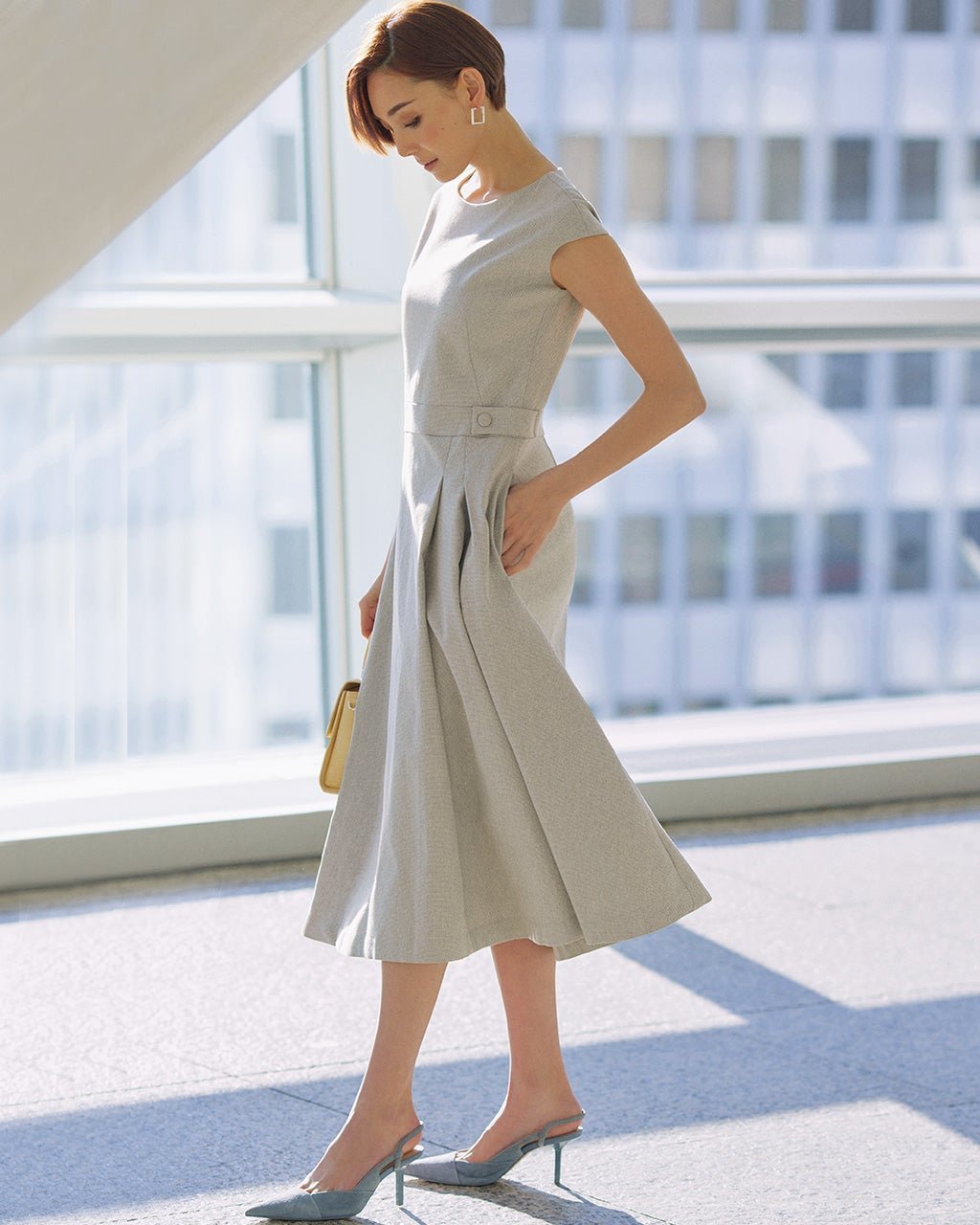 【ドゥクラッセ/DoCLASSE】の綿麻オックスフォード・ボタンデザインワンピース 人気、トレンドファッション・服の通販 founy(ファニー) 　ファッション　Fashion　レディースファッション　Fashion for Women　ワンピース　Dresses　春　Spring　カッティング　Cutting Detail　ジャケット　Jacket, Outerwear　ストレッチ　Stretch, Stretchy Fabric　スマート　Smart, Elegant　スーツ　Suit, Formalwear　セットアップ　Set-Up, Coordinated Outfit　ドレープ　Drape, Draping Fabric　フレア　Flare, Flared　フレンチ　French, French Style　リネン　Linen, Linen Fabric　S/S・春夏　SS, Spring/Summer, Warm Season　夏　Summer　 other-1|ID: prp329100003221221 ipo3291000000036036883