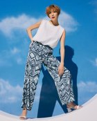 【ドゥクラッセ/DoCLASSE】のドレープサテン・ワイドパンツ/プリント ブルー・パターン|ID: prp329100003296824 ipo3291000000036008952