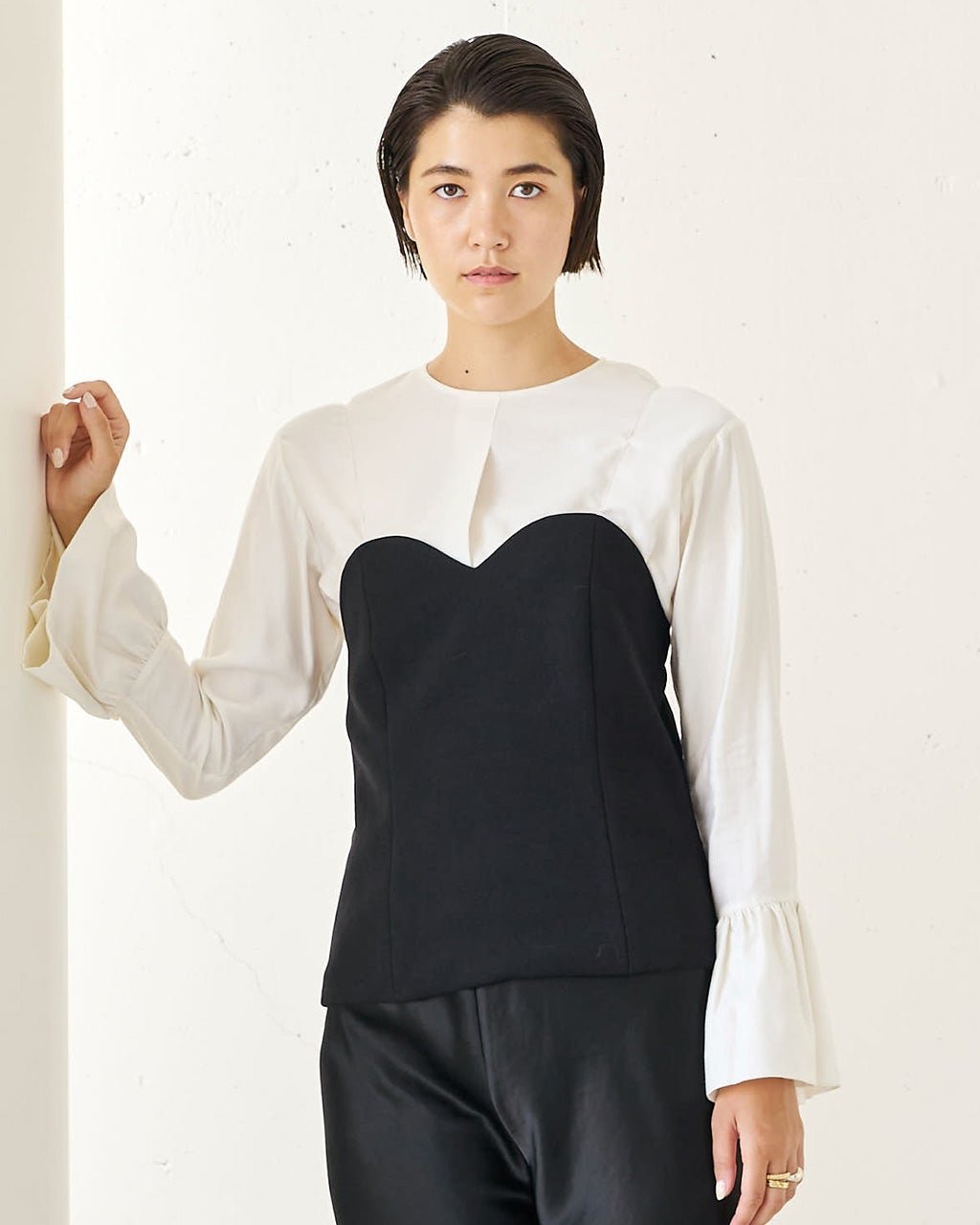 【ドゥクラッセ/DoCLASSE】のストレッチボンディング・レイヤードビスチェ インテリア・キッズ・メンズ・レディースファッション・服の通販 founy(ファニー) 　ファッション　Fashion　レディースファッション　Fashion for Women　トップス・カットソー　Cut & Sew Tops　シャツ・ブラウス・オフィスカジュアル　Elegant Blouses & Button-Ups　ビスチェ　Bustiers & Corset Tops / Layered Bustier Style　ブラック|ID: prp329100003553315 ipo3291000000034725503