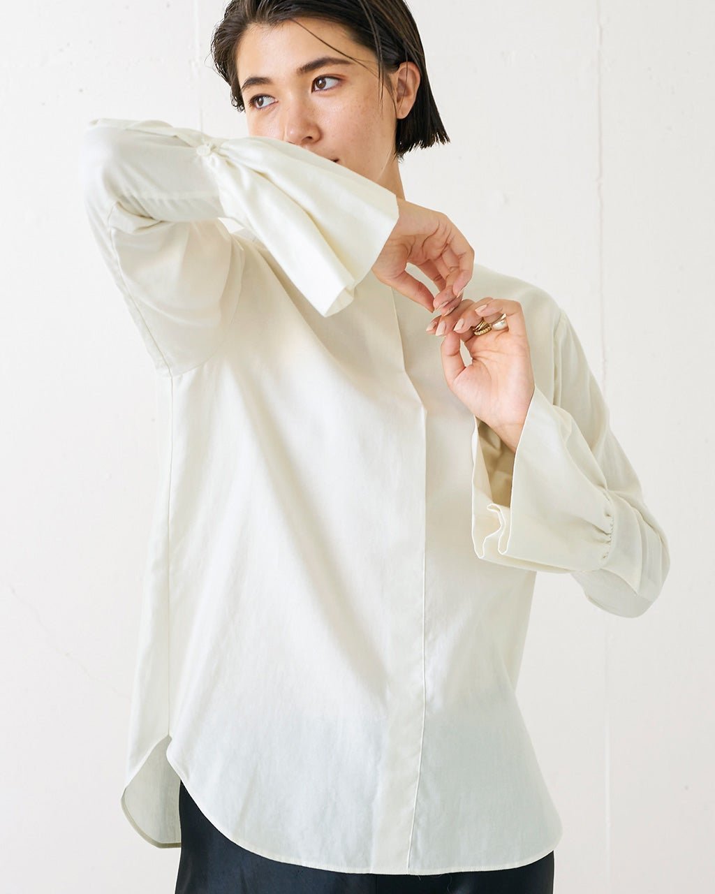 【ドゥクラッセ/DoCLASSE】のワッシャーサテン・フレアスリーブブラウス 人気、トレンドファッション・服の通販 founy(ファニー) 　ファッション　Fashion　レディースファッション　Ladies' Fashion Online　トップス・カットソー　Tops/Tshirt　シャツ/ブラウス　Shirts/Blouses　 other-1|ID: prp329100003553332 ipo3291000000032636905