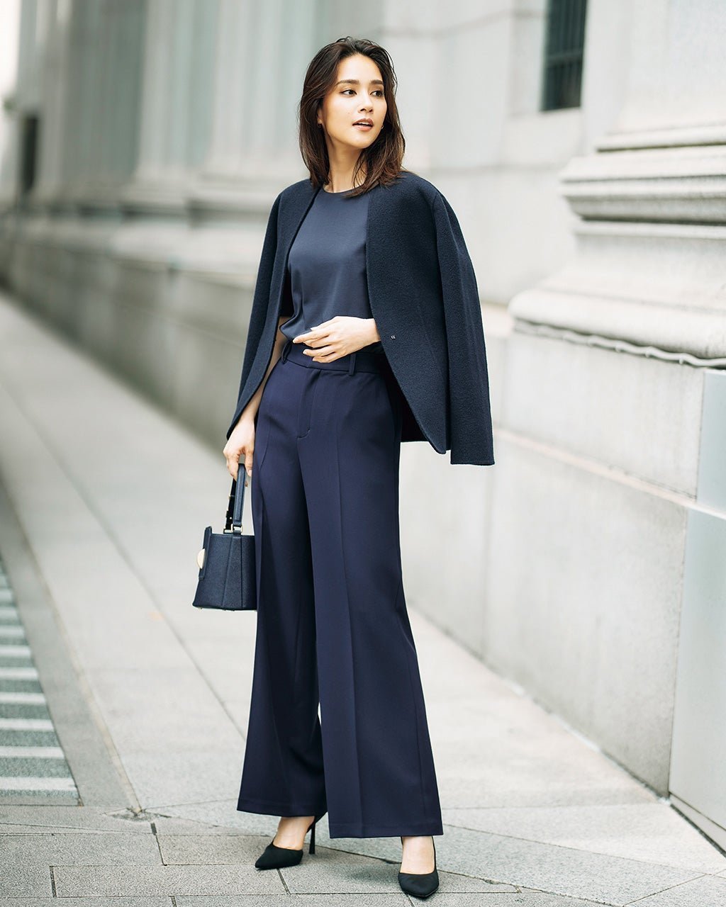 【ドゥクラッセ/DoCLASSE】の二重織カルゼ・ストレートフレアパンツ インテリア・キッズ・メンズ・レディースファッション・服の通販 founy(ファニー) 　ファッション　Fashion　レディースファッション　Fashion for Women　パンツ　Pants & Trousers　秋　Autumn　カッティング　Cutting Detail　ダブル　Double, Double-Breasted　トレンド　Trend, Trending Now　フィット　Fit, Slim Fit　フレア　Flare, Flared　おすすめ　Recommended / Our Picks　エレガント 上品　Elegant　ミッドナイトブルー|ID: prp329100003580923 ipo3291000000028262344