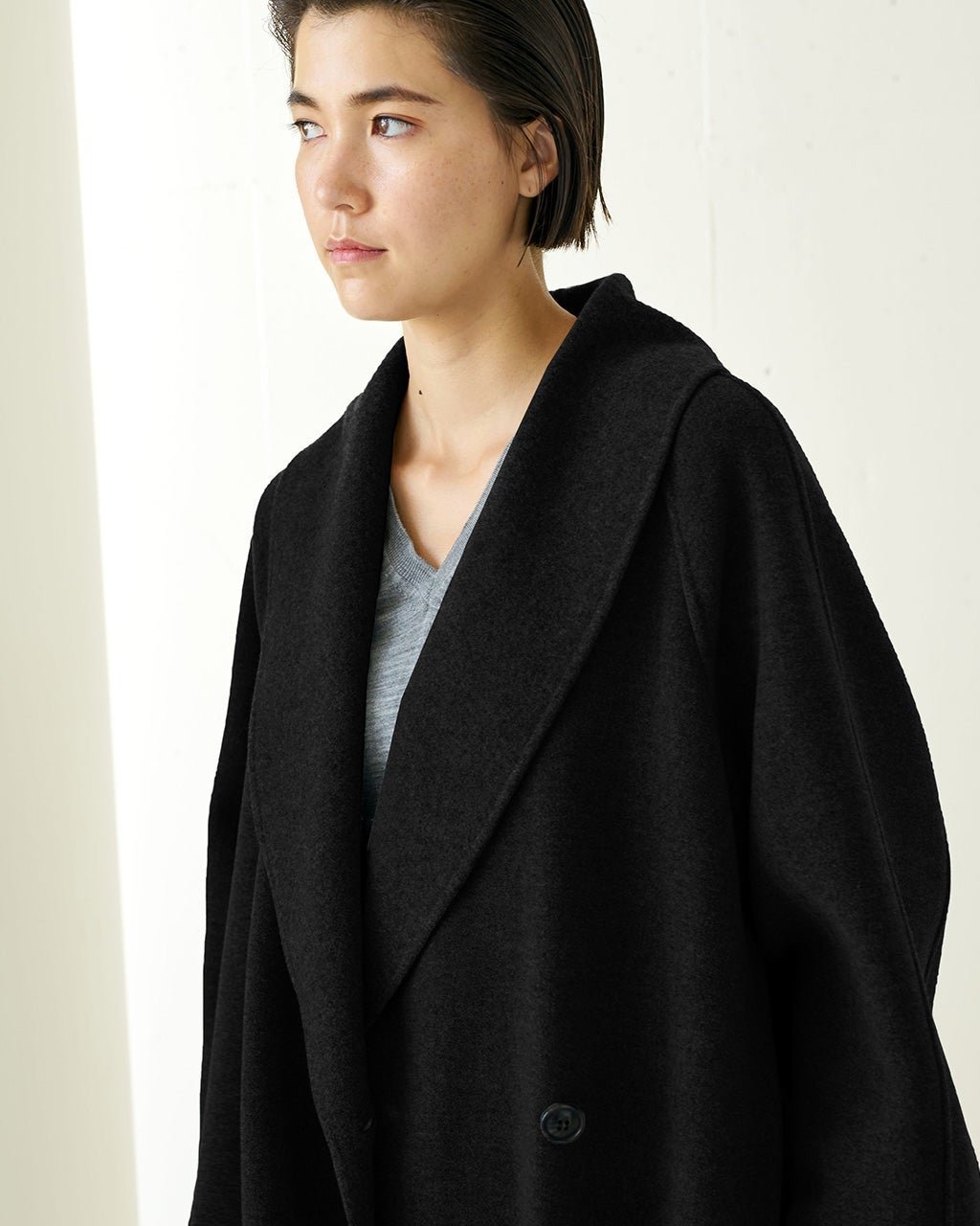 【ドゥクラッセ/DoCLASSE】のイタリアンダブルフェイス・ショールカラーコート 人気、トレンドファッション・服の通販 founy(ファニー) 　ファッション　Fashion　レディースファッション　Fashion for Women　アウター　Coat / Outerwear Collection　コート・ロングコート・ピーコート　Long Coats, Peacoats & More　なめらか　Smooth, Silky Texture　イタリア　Italy　インナー　Innerwear　ショール　Shawl, Wrap　スリーブ　Sleeve, Long Sleeve / Short Sleeve　ダブル　Double, Double-Breasted　フェイス　Face, Facial Design　フォルム　Silhouette, Form　ミドル　Middle Length, Mid Height　 other-1|ID: prp329100003580934 ipo3291000000035137332