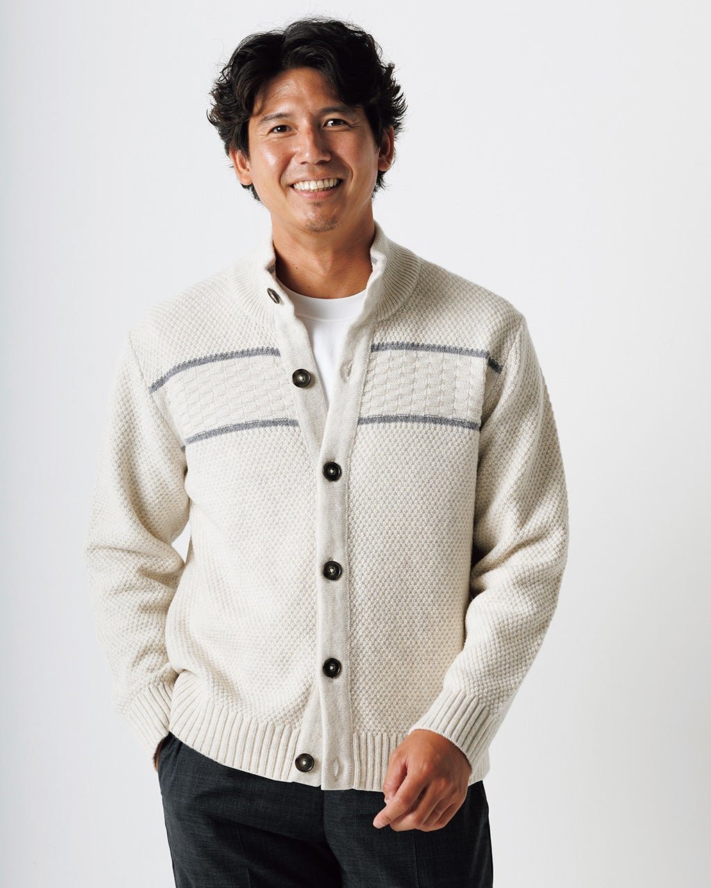 【ドゥクラッセ/DoCLASSE / MEN】のボタンフロントニットカーディガン インテリア・キッズ・メンズ・レディースファッション・服の通販 founy(ファニー) 　ファッション　Fashion　メンズファッション　Fashion for Men　ジャケット　Jacket, Outerwear　スタンド　Stand Collar, Upright Stand　ベスト　Vest, Waistcoat　メンズ　Men's, Menswear　オートミール|ID: prp329100003597050 ipo3291000000028262716