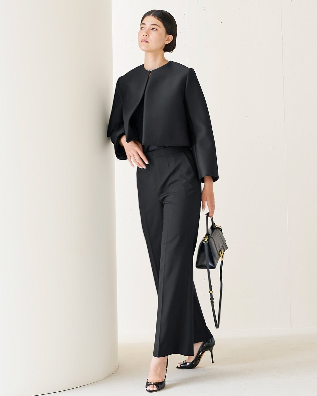 【ドゥクラッセ/DoCLASSE】の強撚ヴィスコース・ストレートパンツ インテリア・キッズ・メンズ・レディースファッション・服の通販 founy(ファニー) 　ファッション　Fashion　レディースファッション　Fashion for Women　パンツ　Pants & Trousers　ブラック|ID: prp329100003620895 ipo3291000000034725595