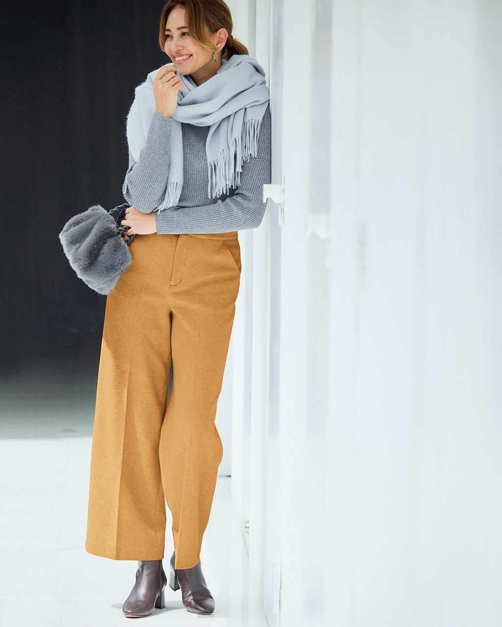 【ドゥクラッセ/DoCLASSE】のウールタッチニードル・ワイドパンツ 人気、トレンドファッション・服の通販 founy(ファニー) 　ファッション　Fashion　レディースファッション　Fashion for Women　パンツ　Pants & Trousers　スーツ　Suit, Formalwear　センター　Center, Center Line　フィット　Fit, Slim Fit　マニッシュ　Mannish, Boyish　ワイド　Wide, Wide Fit　エレガント 上品　Elegant　冬　Winter / This Winter　洗える　Machine Washable　 other-1|ID: prp329100003643438 ipo3291000000028263069