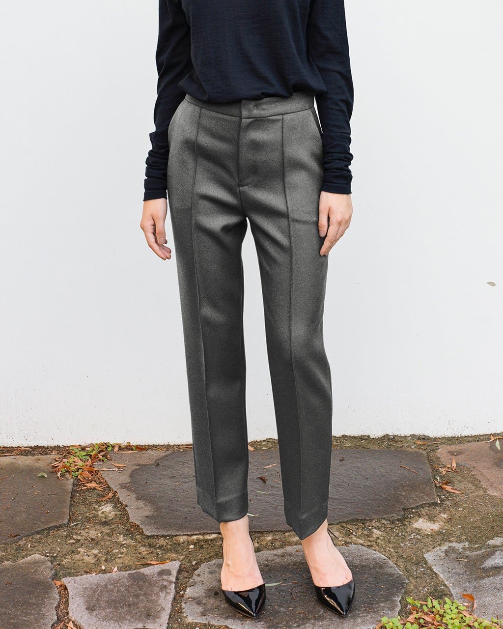 【ドゥクラッセ/DoCLASSE】の尾州ドライウール・ピンタックパンツ インテリア・キッズ・メンズ・レディースファッション・服の通販 founy(ファニー) 　ファッション　Fashion　レディースファッション　Fashion for Women　パンツ　Pants & Trousers　チャコール|ID: prp329100003658492 ipo3291000000034725535