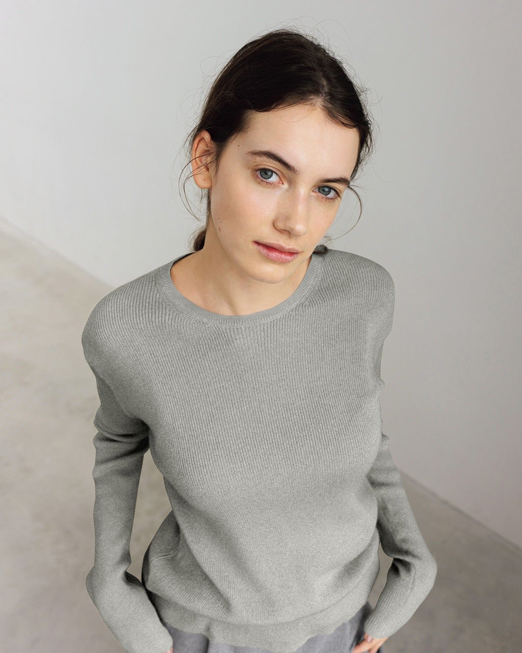 【ドゥクラッセ/DoCLASSE】のシルクカシミヤ・クルーネックセーター インテリア・キッズ・メンズ・レディースファッション・服の通販 founy(ファニー) 　ファッション　Fashion　レディースファッション　Fashion for Women　トップス・カットソー　Cut & Sew Tops　ニット　Knit Tops & Sweaters　インナー　Innerwear　シルク　Silk, 100% Silk　ベスト　Vest, Waistcoat　ベーシック　Basic, Essential　ミックス　Mix, Mixed Style　冬　Winter / This Winter　A/W・秋冬　Autumn/Winter　グレー|ID: prp329100003658507 ipo3291000000028263251