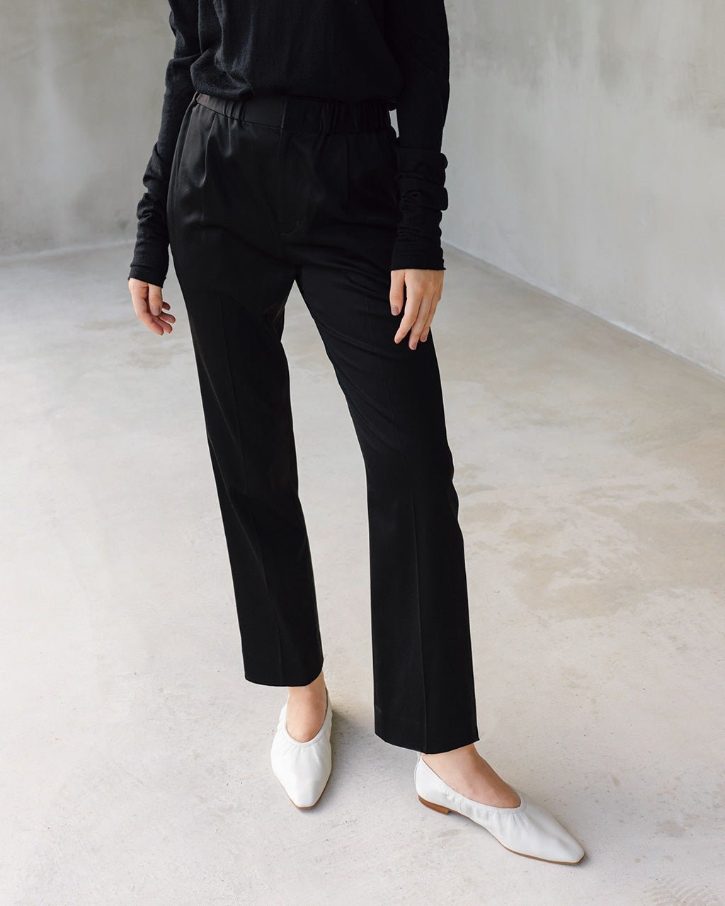 【ドゥクラッセ/DoCLASSE】の強撚ウールサテン・シガレットパンツ 人気、トレンドファッション・服の通販 founy(ファニー) 　ファッション　Fashion　レディースファッション　Fashion for Women　パンツ　Pants & Trousers　春　Spring　カッティング　Cutting Detail　シンプル　Simple, Minimal　センター　Center, Center Line　A/W・秋冬　Autumn/Winter　S/S・春夏　SS, Spring/Summer, Warm Season　夏　Summer　 other-1|ID: prp329100003658512 ipo3291000000034725578