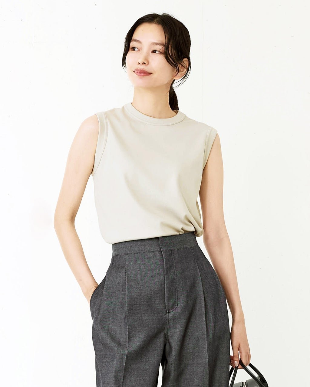 【ドゥクラッセ/DoCLASSE】のピュアコットンスムース/ノースリーブ インテリア・キッズ・メンズ・レディースファッション・服の通販 founy(ファニー) 　ファッション　Fashion　レディースファッション　Fashion for Women　トップス・カットソー　Cut & Sew Tops　キャミソール&ノースリーブ　Camisoles & Sleeveless Tops　カットソー・ベーシックTシャツ　Cut-and-Sewn Tops / Stretch Tees & Basics　カットソー　Cut and Sewn Top　ノースリーブ　Sleeveless, No-Sleeve　アイスグレー|ID: prp329100003678126 ipo3291000000028265019
