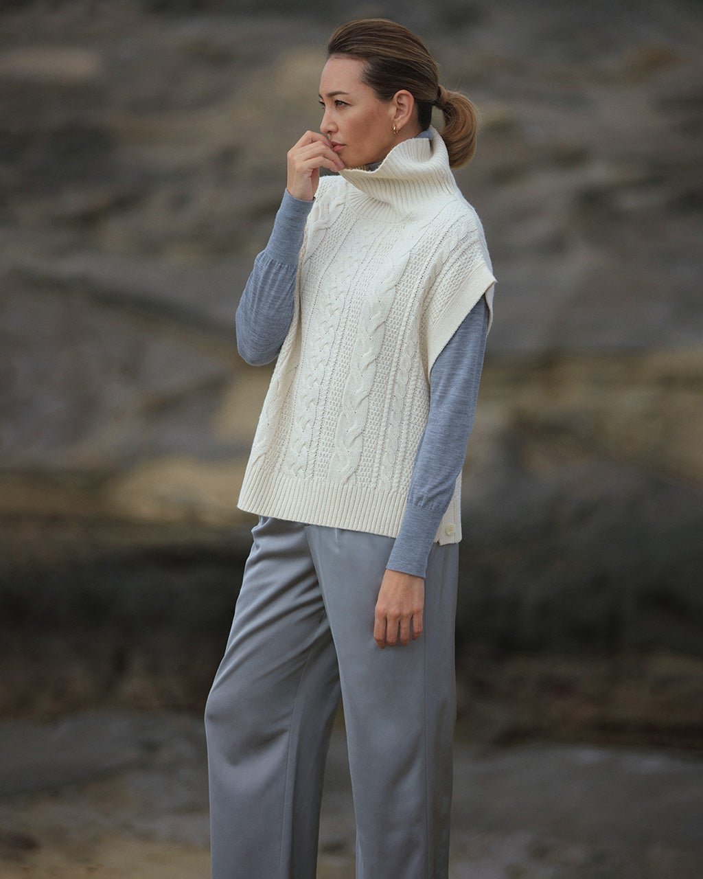 【ドゥクラッセ/DoCLASSE】のウール混・ケーブル編みポンチョベスト 人気、トレンドファッション・服の通販 founy(ファニー) 　ファッション　Fashion　レディースファッション　Fashion for Women　アウター　Coat / Outerwear Collection　レディースジャケット・軽アウター　Jackets　ポンチョ・ケープコート　Ponchos & Capes　ジャケット　Jacket, Outerwear　タートルネック　Turtleneck, High Neck　ベスト　Vest, Waistcoat　ポンチョ　Poncho, Cape Style　 other-1|ID: prp329100003696853 ipo3291000000034982478