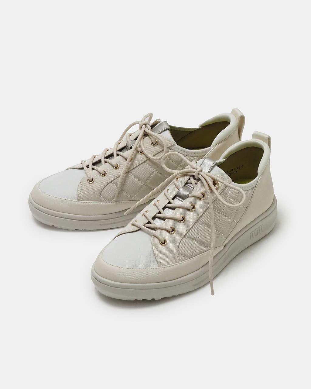 【フィットフィット/fitfit】のソフトキルトLITEスニーカー 人気、トレンドファッション・服の通販 founy(ファニー) 　ファッション　Fashion　レディースファッション　Fashion for Women　キルト　Quilt, Quilted Fabric　クッション　Cushion, Throw Pillow　軽量　Lightweight, Ultra Light　スニーカー　Sneakers, Trainers　ソックス　Socks, Hosiery　トレンド　Trend, Trending Now　定番　Standard, Basic Item　人気　Popular, Best Seller　ビジュー　Bijou, Jewel-like Accent　フィット　Fit, Slim Fit　フェミニン　Feminine, Girly　ラグジュアリー　Luxury, Elegant　ラバー　Rubber, Rubber Sole　レース　Lace, Lace Fabric　 other-1|ID: prp329100003761471 ipo3291000000025265321